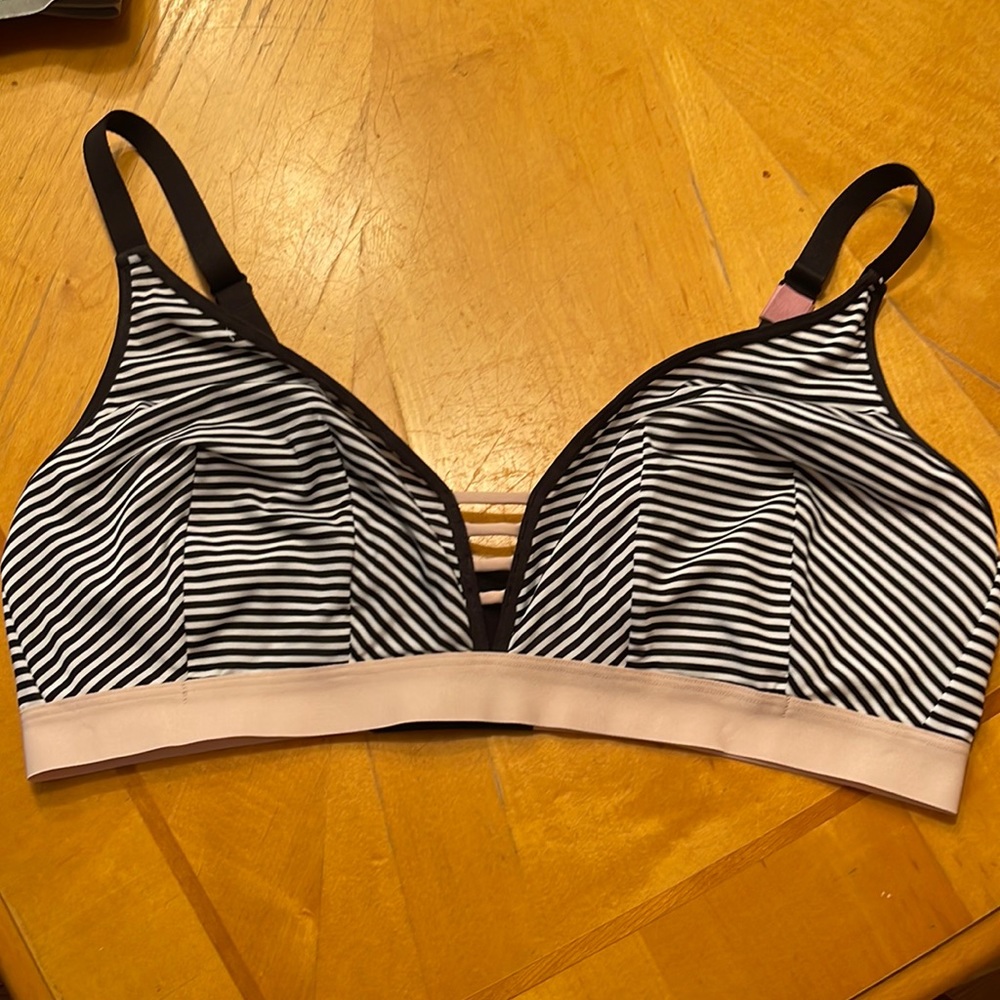NWOT womens Cacique bra 22/24 size